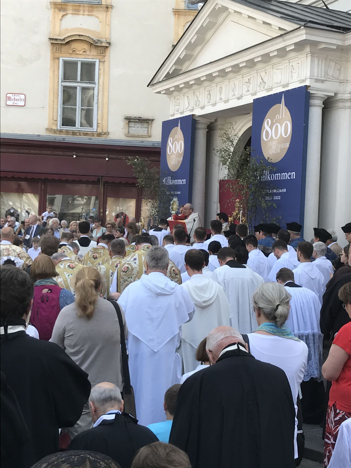 Altar bei der Michaelerkirche Altar bei der Michaelerkirche