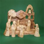 Krippenfiguren mit Krippenstall, ~ 27x25x16 cm