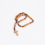 Rosenkranz, geknüpft mit Holzkreuz