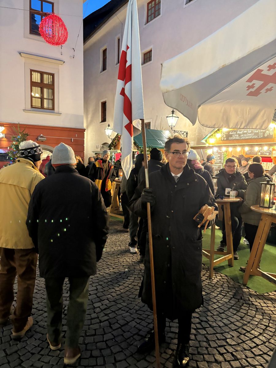 OB Leitinger beim Adventmarkt